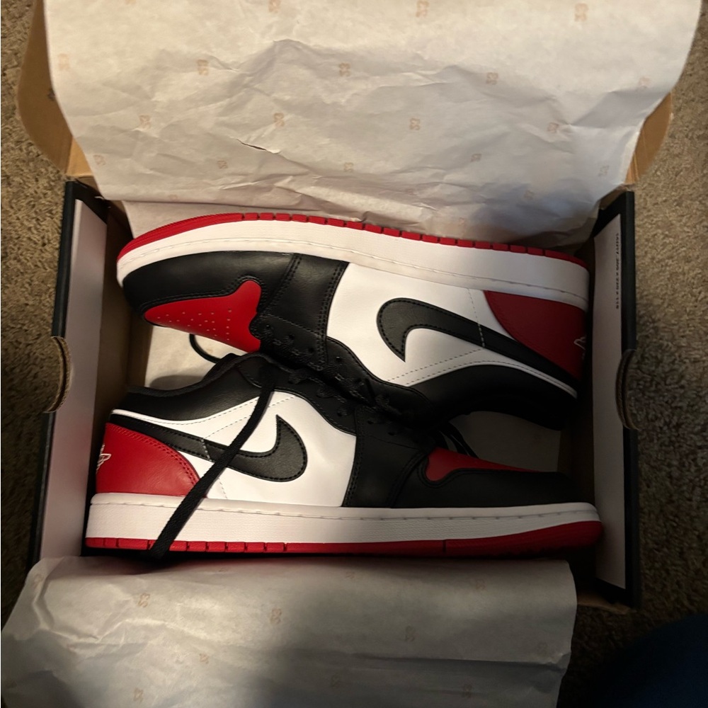 Air Jordan Nike - Black, Red, and White Sneakers